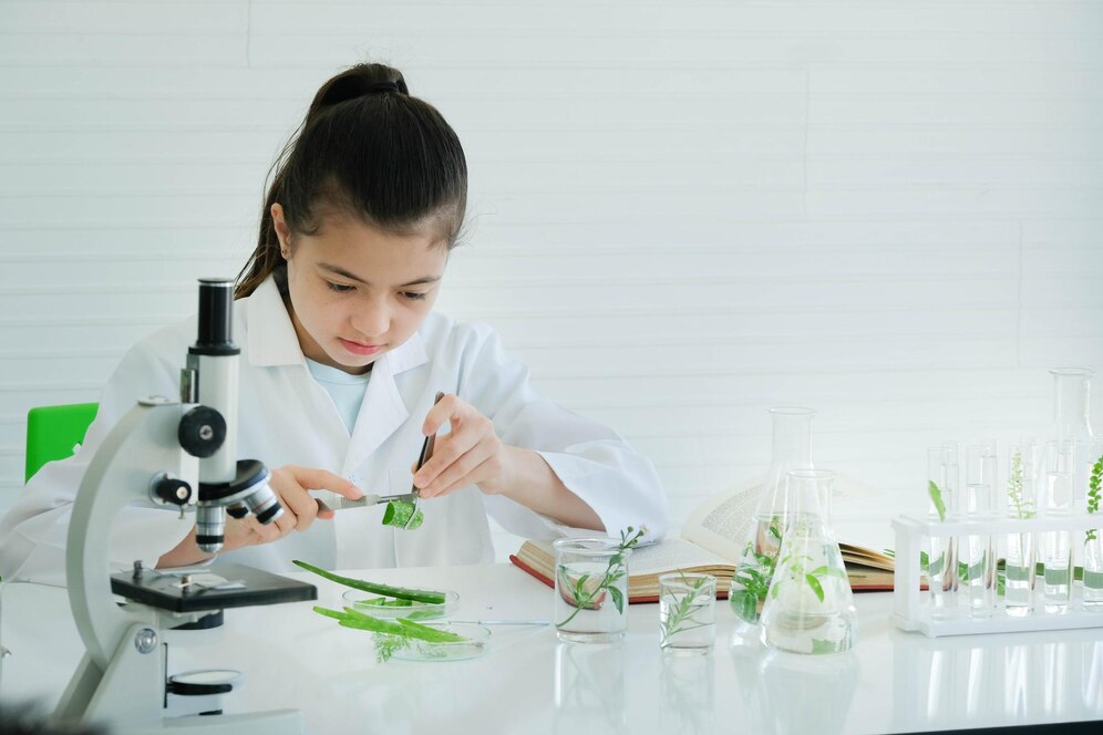 girl-looking-alovera-plant-class-lab-biological-plant_1048944-4336398